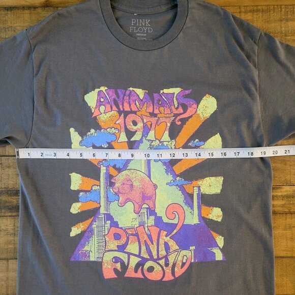 Pink Floyd 1977 Animals Short Sleeved Multi-Colored T-Shirt NWOT - M - Picture 6 of 8